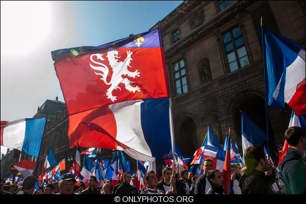 Manifestation du premier mai 2012 du Front National, Paris. manifestation-premier mai-front-national-paris-0037