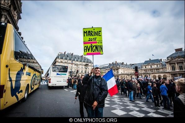 Manifestation du premier mai 2012 du Front National, Paris. manifestation-premier mai-front-national-paris-0013