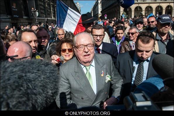 Manifestation du premier mai 2012 du Front National, Paris. manifestation-premier mai-front-national-paris-0031