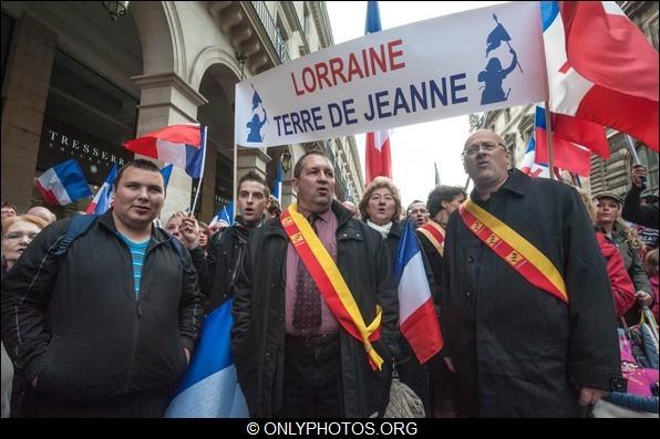Manifestation du premier mai 2012 du Front National, Paris. manifestation-premier mai-front-national-paris-0014