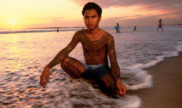 Kuta, Bali : les cowboys des plages. Petit documentaire... Kuta, Bali : les cowboys des plages. Petit documentaire...