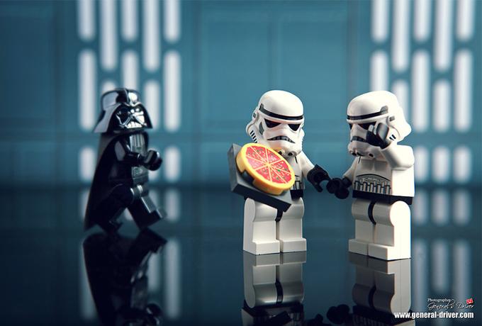 Δ Art ▼ – Les legos stormtroopers rendent leur tablier Δ Art ▼ – Les legos stormtroopers rendent leur tablier