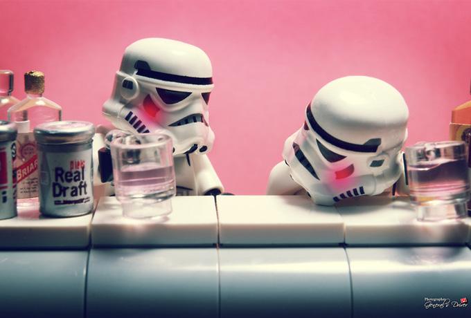 Δ Art ▼ – Les legos stormtroopers rendent leur tablier Δ Art ▼ – Les legos stormtroopers rendent leur tablier