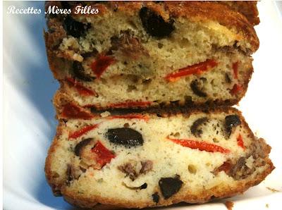 La recette Cake : Cake anchois olives noires et poivrons rouges
