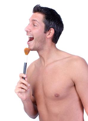 Un tag beauté pour vos hommes ! http://www.femme-au-feminin.com/photos_articles/maquillage-homme.jpg