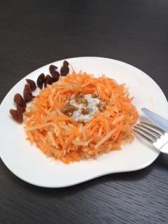 salade fraicheur avec carottes pommes rapées noix roquefort REPAS SIMPLE AUJOURD’HUI