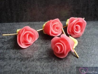 4 perles roses rouges en porcelaine froide