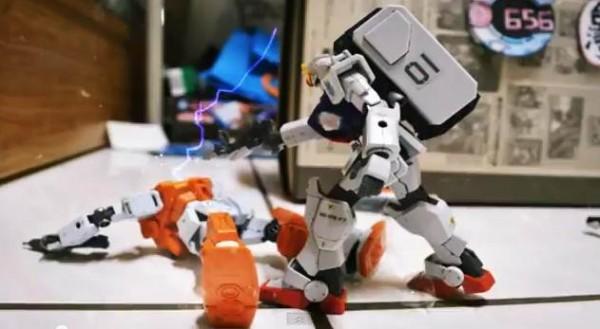 gundam gundam 600x329 Un excellent spot Gundam & Figma en stop motion
