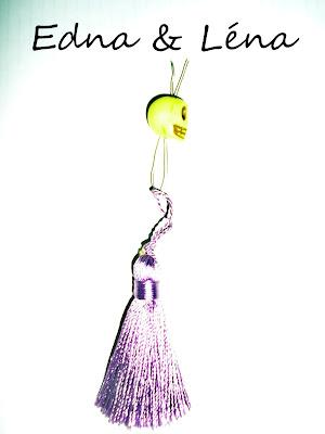 DIY: COLLIER TÊTES DE MORT ET POMPONS. DIY: COLLIER TÊTES DE MORT ET POMPONS.