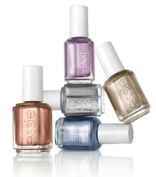 Reine des Glaces avec les vernis Essie Mirror Metallics - Poulette Blog Reine des Glaces avec les vernis Essie Mirror Metallics