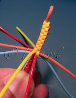 Relier 2 scoubidous a 4 fils Relier 2 scoubidous a 4 fils