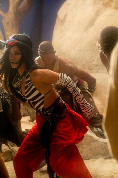 Rihanna : les photos torrides du tournage de son clip