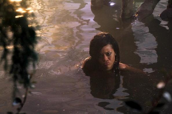 Rihanna : les photos torrides du tournage de son clip