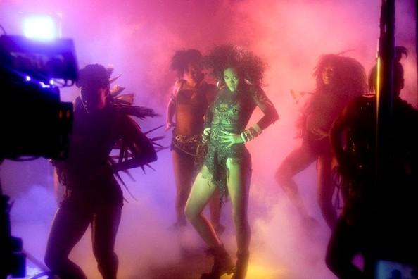 Rihanna : les photos torrides du tournage de son clip