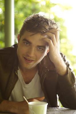 Vous voulez du Robert Pattinson, encore et encore ? :) Vous voulez du Robert Pattinson, encore et encore ? :)