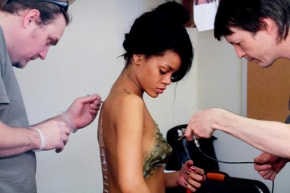 Photos : les photos des coulisses du dernier clip de Rihanna