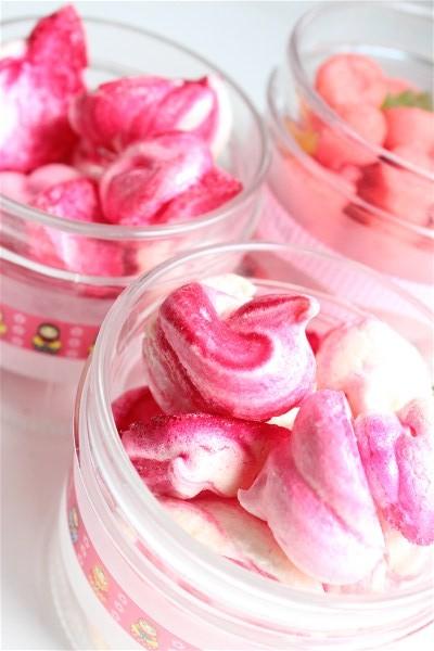 meringues Faire une sweet table pour l’anniversaire de ma fille, ouais une belle table quoi!