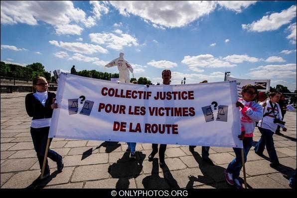 Marche silencieuse du collectif Justice pour les Victimes de la Route. Mai 2012. marche-collectif-justice pour les victimes-route-paris-0021