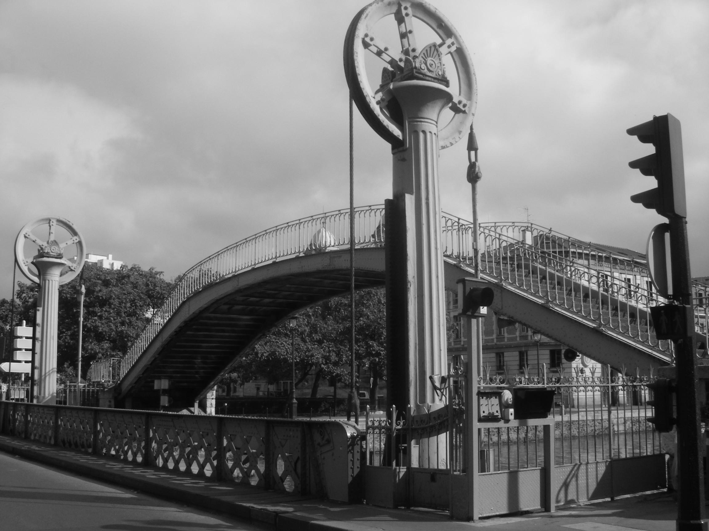 Le Pont levant de la rue de Crimée