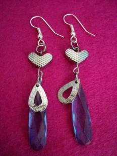 La ronde des créatrices : Bonne fête MAMAN Boucles d’oreille pendantes argentées Collection larme de crocodile