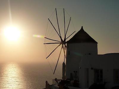 Santorin et moi (Chapitre 13 - Les moulins d'Oia) Santorin et moi (Chapitre 13 - Les moulins d'Oia)