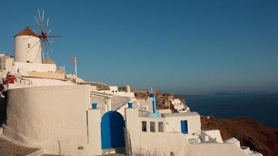 Santorin et moi (Chapitre 13 - Les moulins d'Oia) Santorin et moi (Chapitre 13 - Les moulins d'Oia)