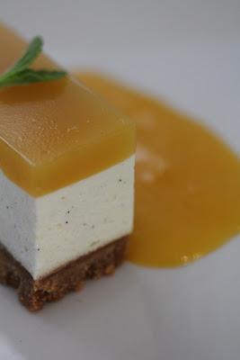 Cheesecake (sans cuisson) au brillat savarin, fruit de la passion et mangue , une recette du chef du Frenchie