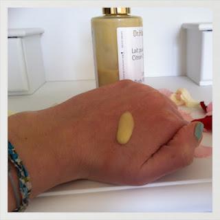 Je me tartine le corps au bodymilk de Dr. Hauschka...Et j'aime ça ! Je me tartine le corps au bodymilk de Dr. Hauschka...Et j'aime ça !