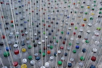 L'art du recyclage bouteilles par Garth Britzman