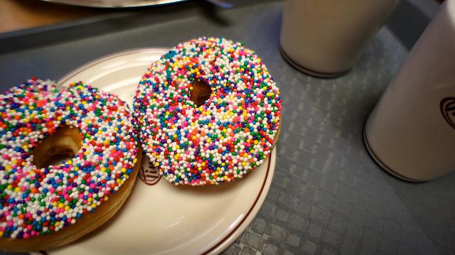 Beignes saveur arc-en-ciel ! anteketborka.blogspot.com, beignes10