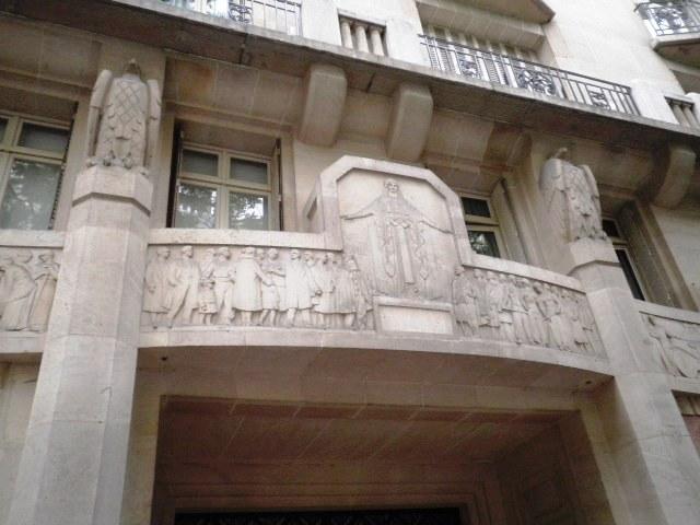 Art Nouveau à Paris : détails d’immeuble avenue Raymond Poincaré