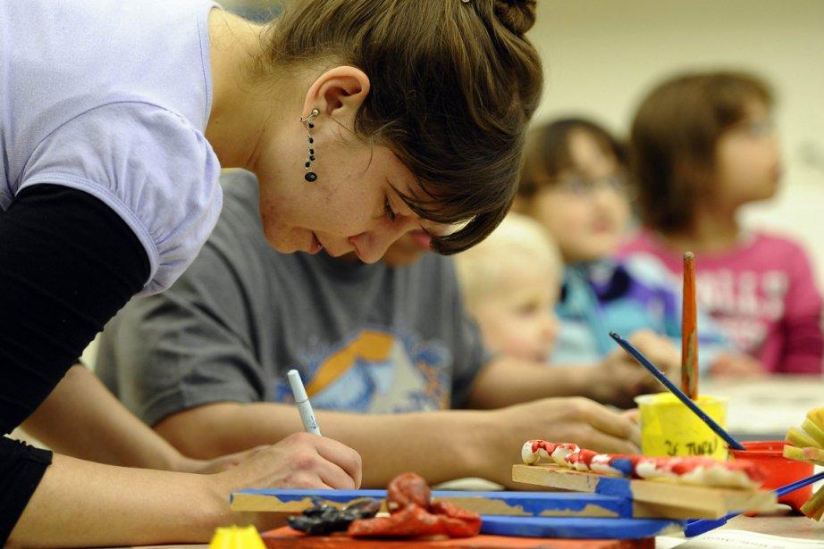 Une Américaine aveugle qui enseigne la peinture Une Américaine aveugle qui enseigne la peinture