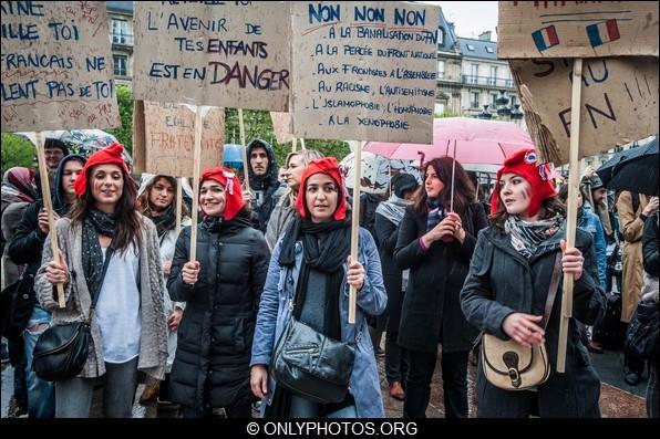 Marianne contre le Front National. 28 Avril 2012, Paris. marianne-contre-FN-paris-0024