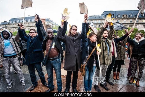 Marianne contre le Front National. 28 Avril 2012, Paris. marianne-contre-FN-paris-0037