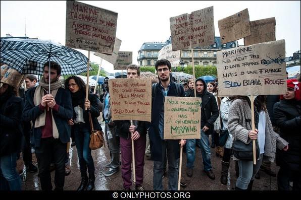 Marianne contre le Front National. 28 Avril 2012, Paris. marianne-contre-FN-paris-0025