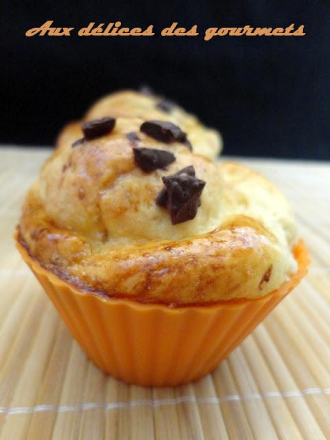 BRIOCHE AUX ÉCLATS DE CHOCOLAT BRIOCHE AUX ÉCLATS DE CHOCOLAT