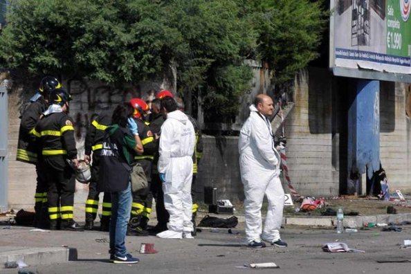 #Italie : une bombe a explosé devant un lycée à #Brindisi. Un vrai carnage [vidéo]