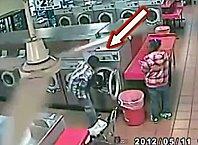Un père met son enfant dans la machine à laver & autres parents inconscients - 3 videos enfant-machine-laver.JPG