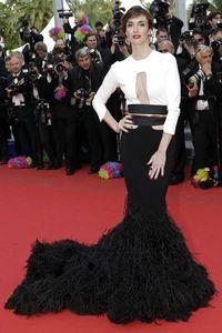 Montée des marches Episode 3: Quelques nouveaux visages au milieu des habituées paz vega