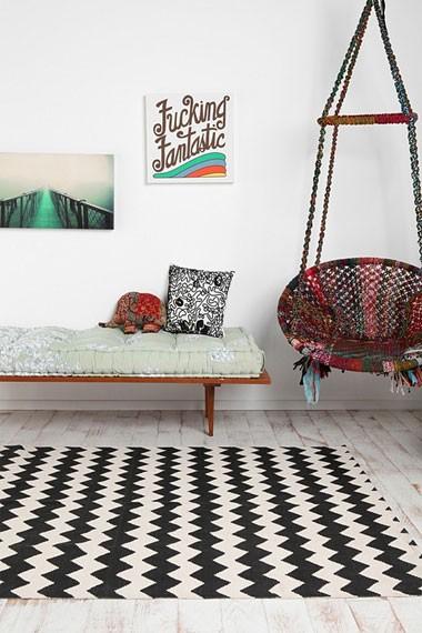 DECOuvrir-graphique A black & white graphic and geometric mix