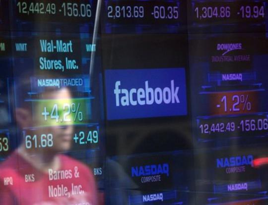 afp-emmanuel-dunand-le-logo-de-facebook-apparait-sur-un-ecran-de-nasdaq-le-17-mai-2012-a-new-yo afp emmanuel dunand le logo de facebook apparait sur un ecran de nasdaq le 17 mai 2012 a new yo Facebook plonge en bourse