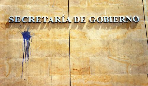 C’est K-pu qui connaît le truc.
*Les tâches de peinture... C’est K-pu qui connaît le truc.
*Les tâches de peinture...