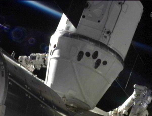 SpaceX Dragon ISS Le premier vol spatial commercial s’arrime à l’ISS