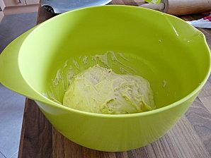 Un tour en cuisine #107 : Brioche à la mie extra filante P1100227.JPG