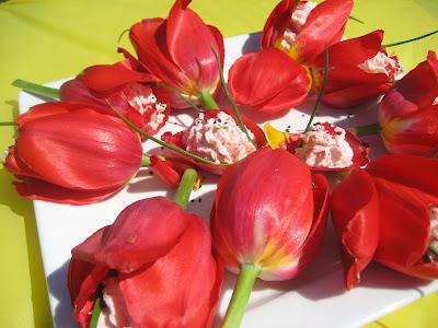 Tulipes farcies à la mousse de fruits de mer