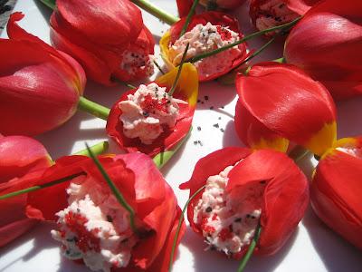Tulipes farcies à la mousse de fruits de mer