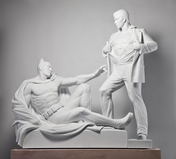 heroes2 600x542 Batman et Superman sculptés dans le marbre