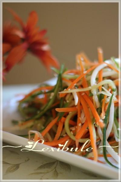 Salade de concombre et carotte au sésame