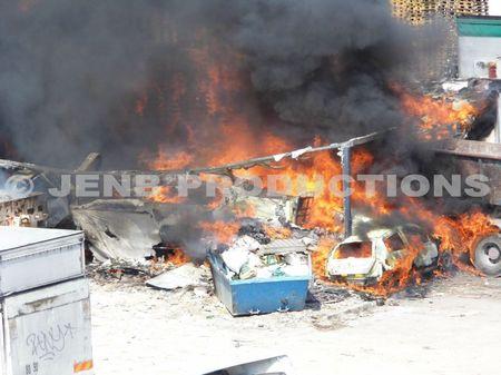 En vidéo : Incendie de camions à Bobigny Copie de 2012 05 27 incendie Bobigny 03 © JENB Productions
