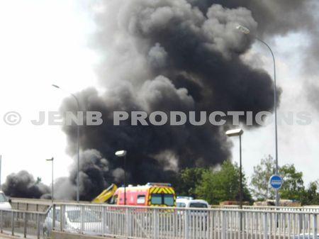 En vidéo : Incendie de camions à Bobigny 2012 05 27 incendie Bobigny 01 © JENB Productions